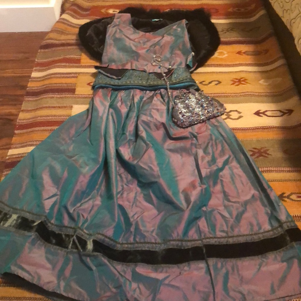 CONCHI Dazzling Iridescent Green 2P Gown